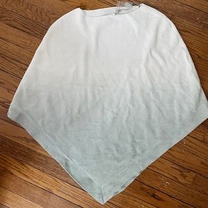 Brand new Barefoot Dreams poncho